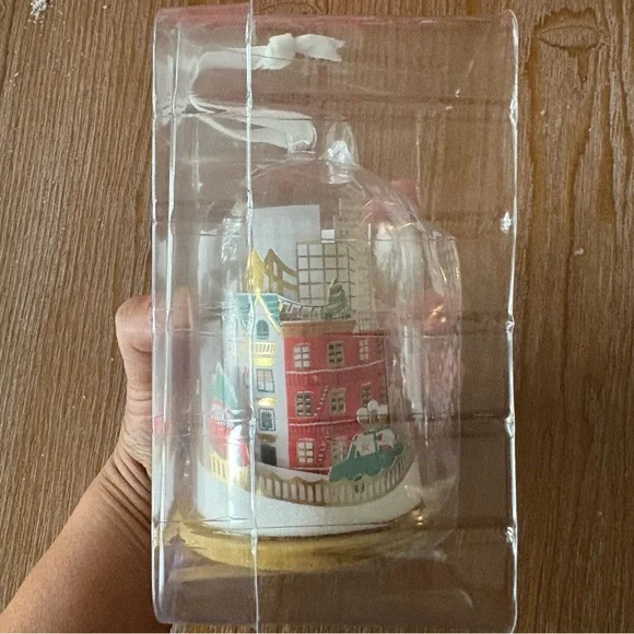 NIB Hallmark Signature City Scene Series 2024 - Picture 5 of 7